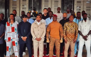 Burkina Faso : Ibrahim Traoré accueille les légendes du football africain à Ouagadougou
