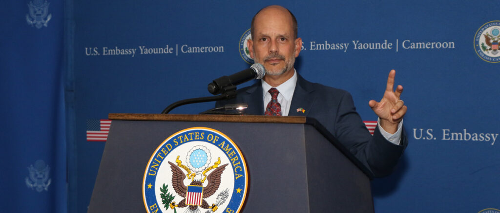 Au Cameroun, cette décision concerne directement Christopher J. Lamora, ambassadeur des États-Unis à Yaoundé depuis 2022.
