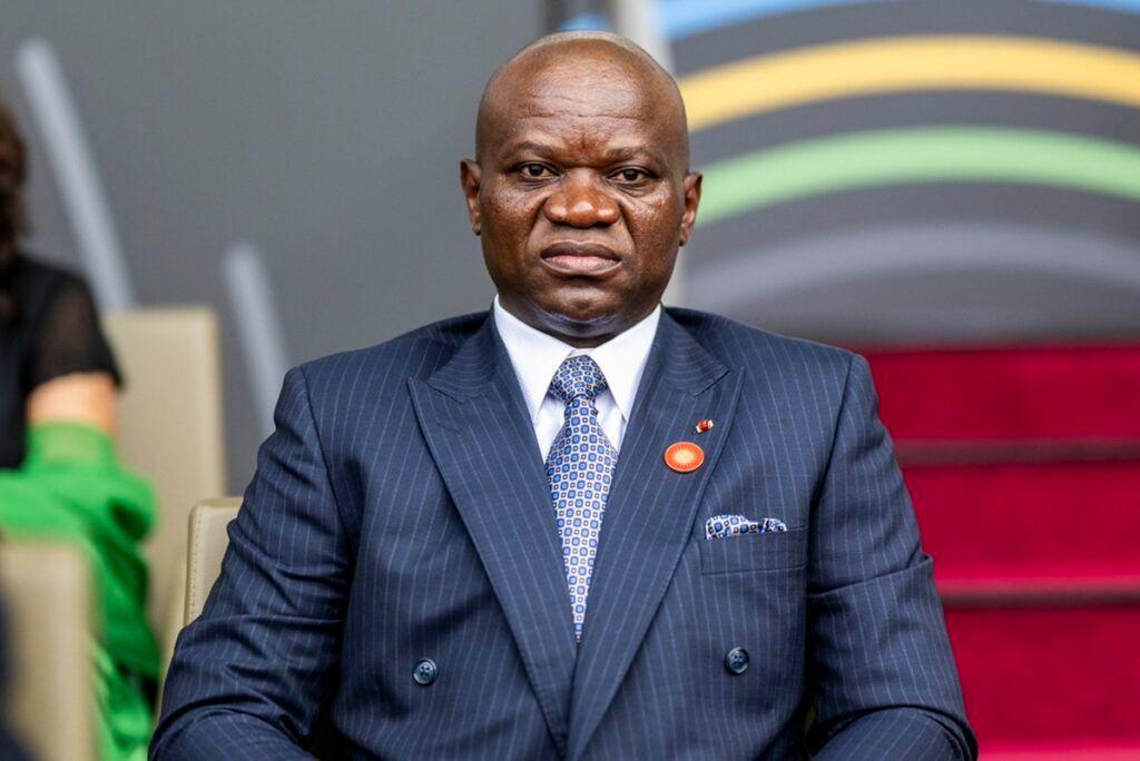 Lundi 15 décembre 2025, Brice Clotaire Oligui Nguema a frappé fort. Dans une visite-surprise au ministère de la Fonction publique,