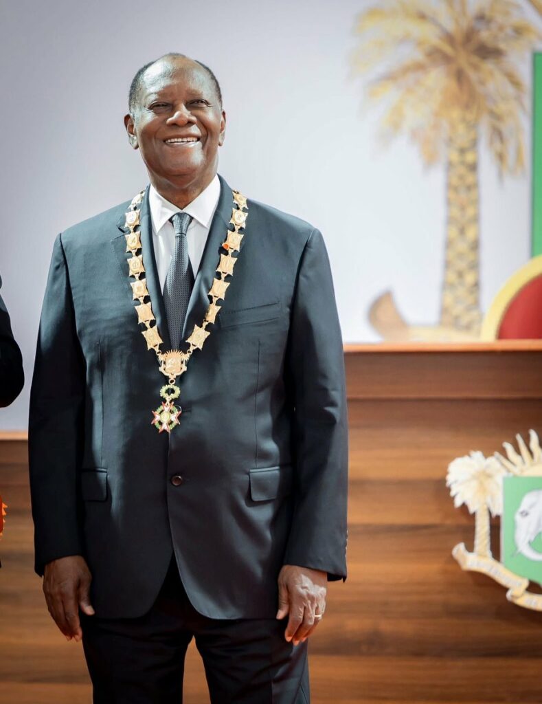 L’investiture d’Alassane Ouattara pour un quatrième mandat le 8 décembre 2025 marque bien plus qu’un changement de page.