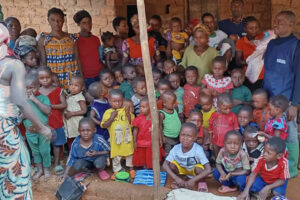 Au Cameroun, vacciner en zone de conflit commence par négocier la sécurité