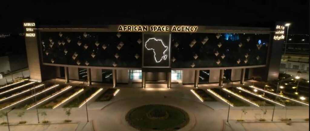 Le Gabon, hôte de la conférence NewSpace Africa 2026 à Libreville, cherche à se positionner comme plateforme régionale de réflexion stratégique sur l’économie spatiale, même si ses capacités opérationnelles demeurent modestes.