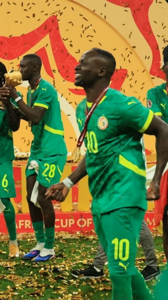 Entre affrontement Sénégal-Maroc, crédibilité de la CAF et enjeux géopolitiques, une décision aux répercussions continentales.