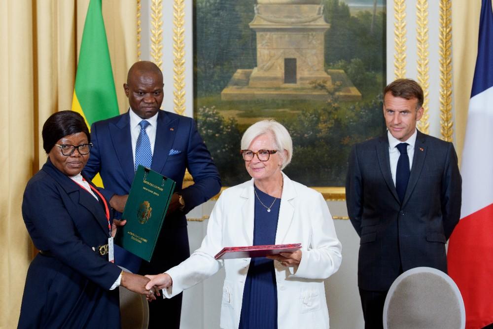 En marge des entretiens entre les présidents Emmanuel Macron et Brice Clotaire Oligui Nguema, la ministre française des Armées, Catherine Vautrin, a reçu son homologue gabonaise, Brigitte Onkanowa, ministre d'État de la Défense nationale.