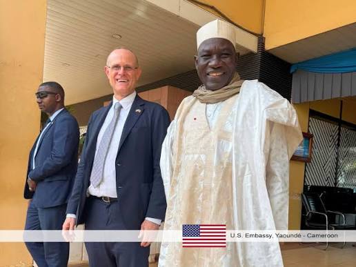 Séance de travail entre John G. Robinson, Chargé d'affaires par intérim à l’ambassade des USA et le Ministre de l'Économie, de la Planification et de l'Aménagement du Territoire, Alamine Ousmane Mey.