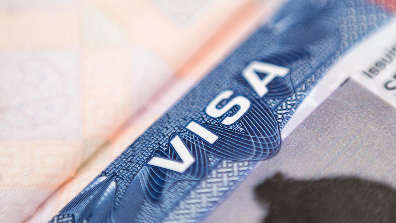 En imposant une caution pouvant atteindre 20 000 dollars aux ressortissants de cinquante pays, dont trente États africains, Washington transforme sa politique des visas en un puissant instrument de sécurité, de sélection économique et d'influence géopolitique. Derrière une mesure migratoire se dessine une nouvelle géographie mondiale de la mobilité, où la solvabilité financière devient un critère de puissance.