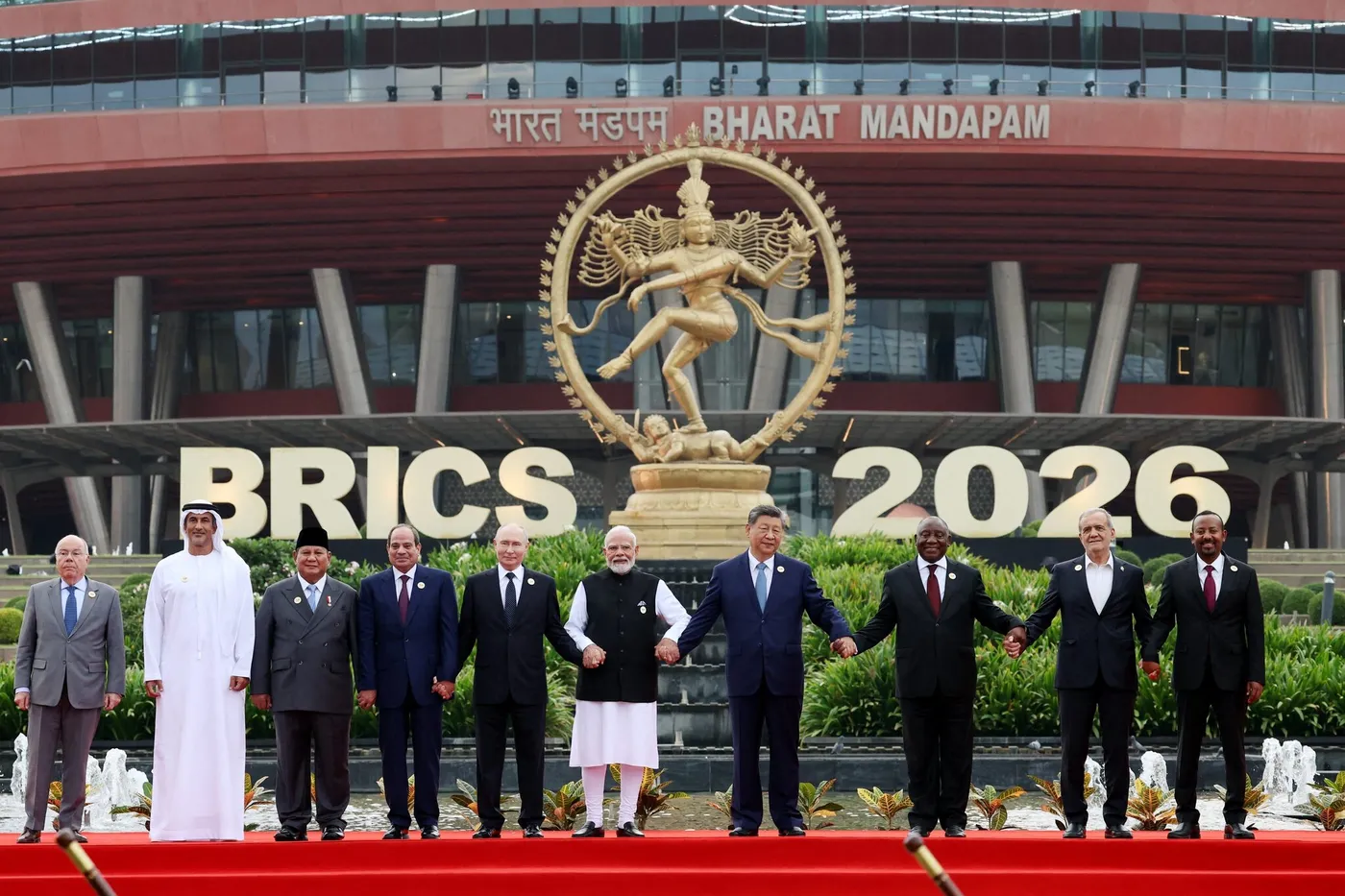 À New Delhi, le secrétaire général de l’ONU appelle à réformer un système multilatéral conçu en 1945. La déclaration des BRICS confirme, elle, l’affirmation d’un Sud global qui veut passer du statut de “preneur de règles” à celui de “faiseur de règles”.