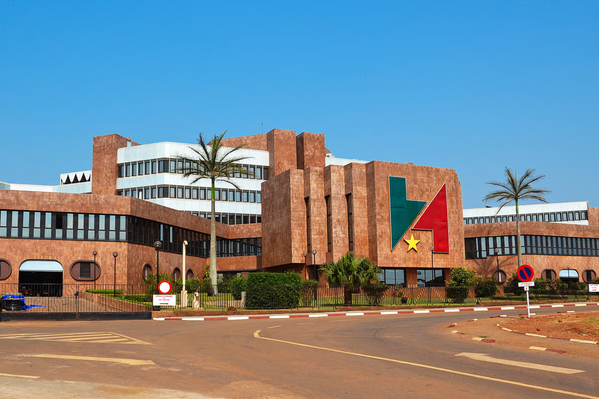 Le dernier Baromètre économique de la CEMAC publié par la Banque mondiale met en lumière un paradoxe : la hausse des prix du brut est désormais neutralisée par le déclin continu de la production nationale.