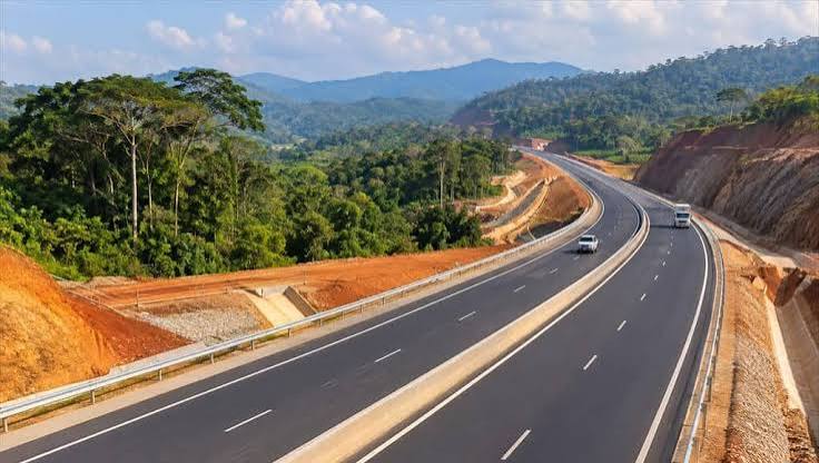 La modernisation du corridor Douala-Bangui vise officiellement à fluidifier les échanges commerciaux entre le Cameroun et la République centrafricaine.