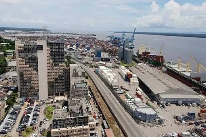 Le débat est lancé autour du Port de Douala-Bonabéri.